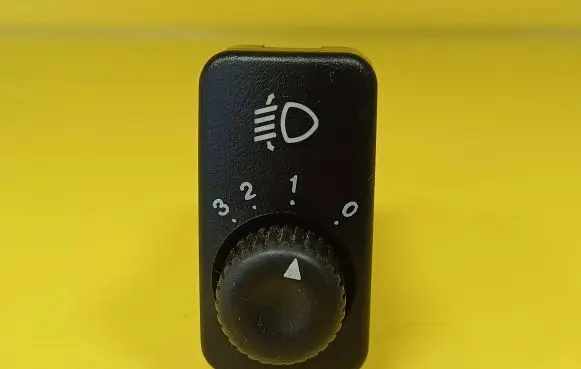 KIA Shuma Headlight level height control switch 8L29