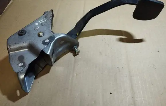 Honda CR-V Brake pedal 