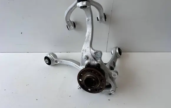 Mercedes-Benz E W213 Front wheel hub spindle knuckle 2133324700