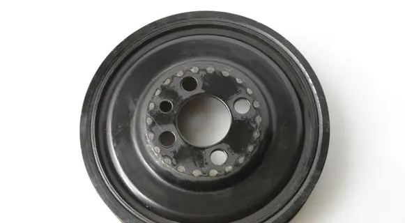 Volkswagen PASSAT B8 Crankshaft pulley 04L105243V