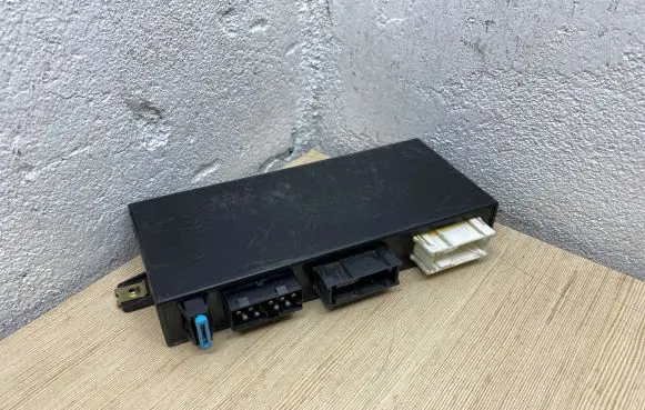 BMW 5 E34 Comfort/convenience module 8366229 084659058 0047704