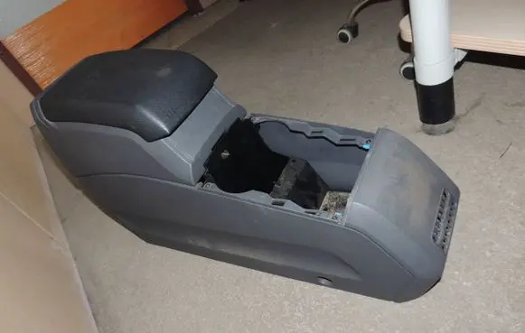 Ford C-MAX I Armrest 8D0988748A X087009 39H17132