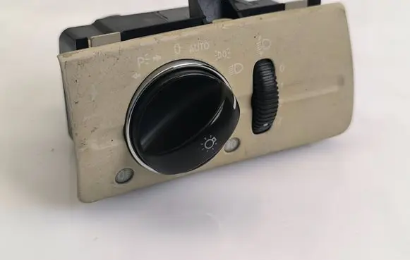 Mercedes-Benz E W211 Light switch 2115450304 04056022 1270Q05