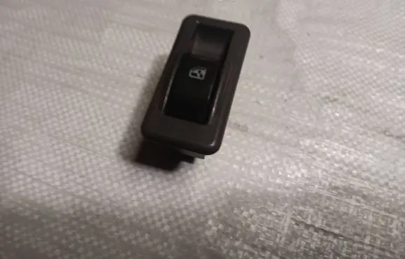 Mitsubishi Pajero Electric window control switch MB781916 1764AA1