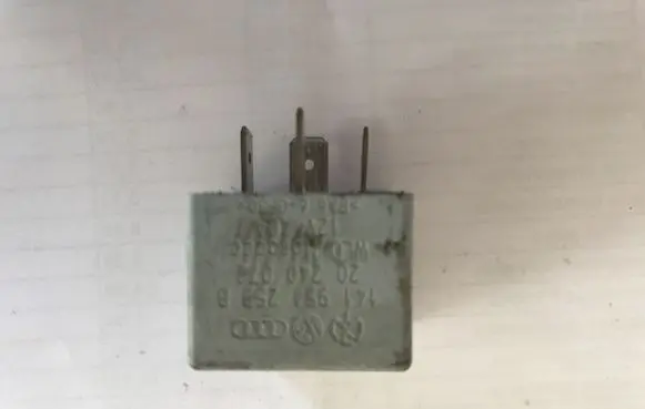Volkswagen Caddy Other relay 141951253B