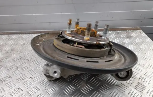 Cadillac CTS Rear wheel hub 22739658