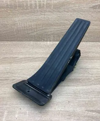 BMW 5 F10 F11 Accelerator throttle pedal 6789998 25916010