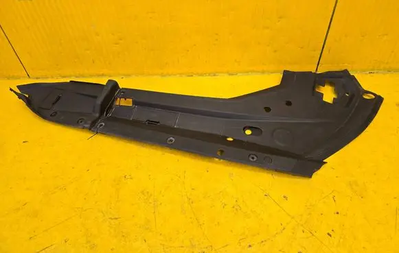 Audi e-tron Engine bonnet/hood lock trim molding 4KE805284 4KE805286