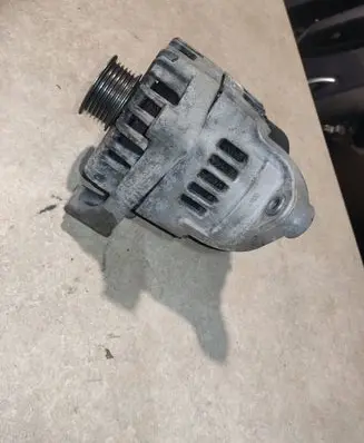 BMW X3 E83 Generator/alternator 7805432 FG18D024 2605773B