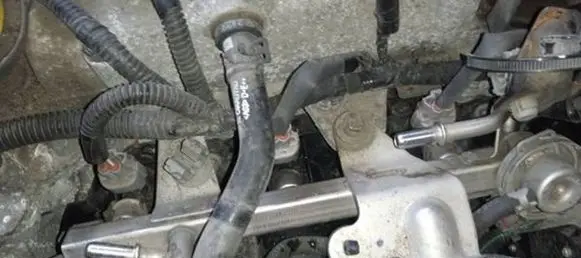 Dacia Sandero Fuel main line pipe 175201470R