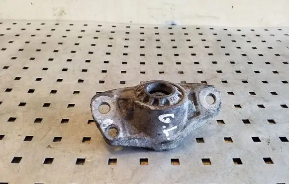 Volkswagen PASSAT CC Front shock absorber mounting bracket 