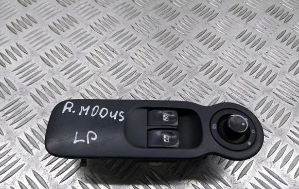 Renault Modus Front door window switch trim 8200379692
