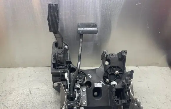 Opel Insignia A Pedal assembly 23335261