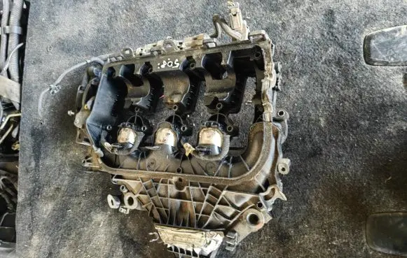 Peugeot 508 Intake manifold