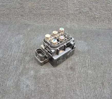 Audi Q7 4L Air suspension valve block 7L0698014 7L0698014C