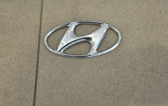 Hyundai ix35 Manufacturer badge logo/emblem 