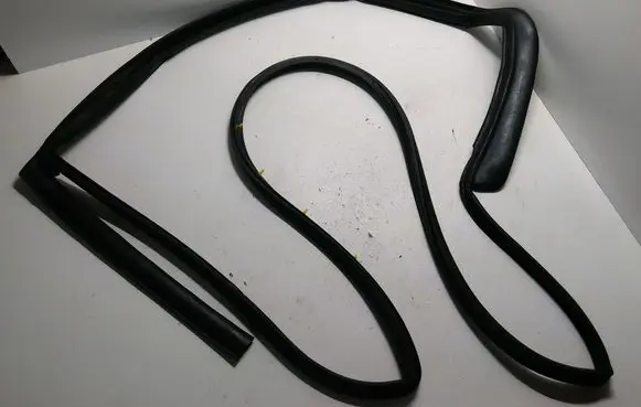 KIA Sportage Rubber seal rear door window/glass 