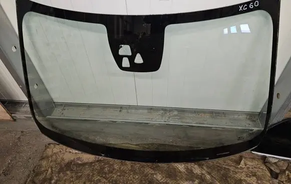 Volvo XC60 Front windscreen/windshield window 