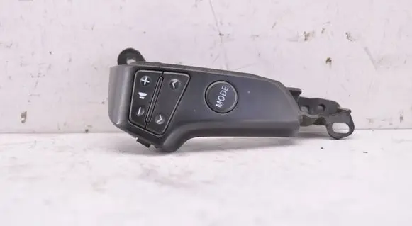 Toyota Avensis T250 Steering wheel buttons/switches 75B596