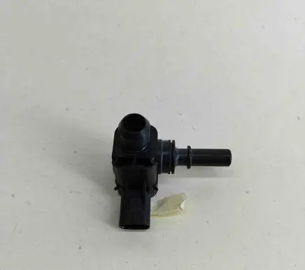 Engine mount vacuum valve