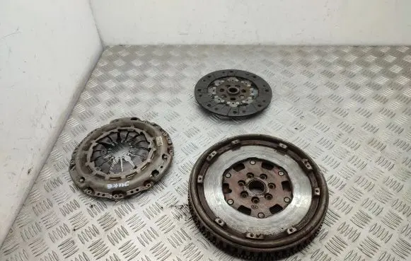 Nissan Juke I F15 Clutch set kit 302055779R