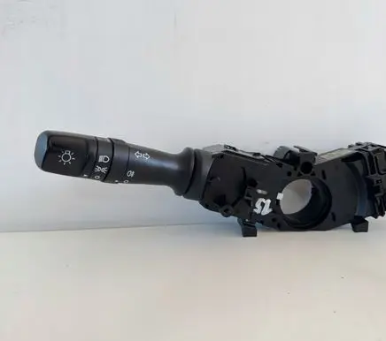 Hyundai Veloster Wiper turn signal indicator stalk/switch 202008910