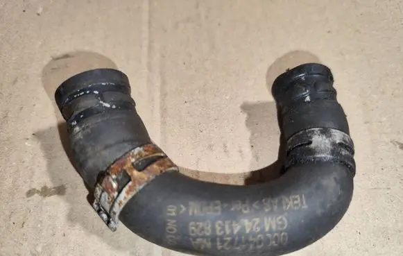 Opel Zafira A Engine coolant pipe/hose 24413829 000041721