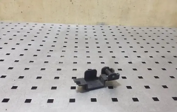 Audi A6 S6 C5 4B Radiator mount bracket 8D0260427