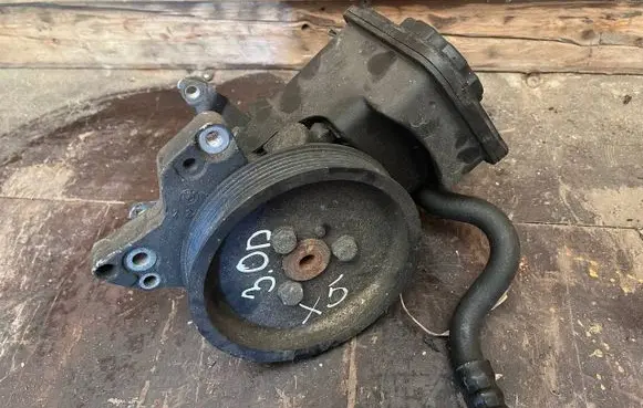 BMW X5 E53 Power steering pump 6762279 7692974533