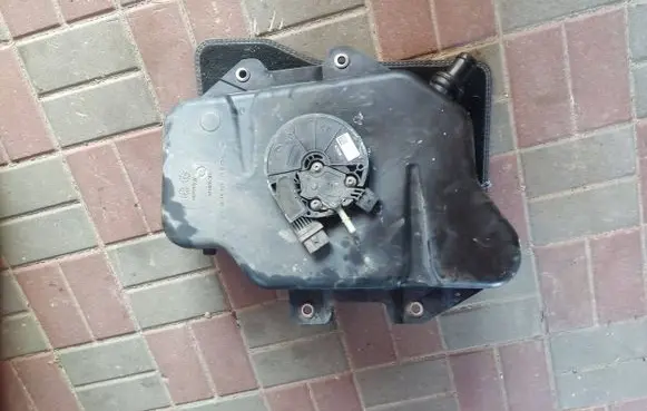 Mercedes-Benz V Class W447 AdBlue liquid reservoir 0444040005 3150608050657 1028117003