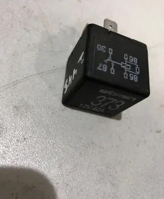 Volkswagen PASSAT B5.5 Other relay 8D0951253A