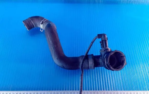 Volkswagen Transporter - Caravelle T5 Engine coolant pipe/hose 7L6122051R 7L6122291