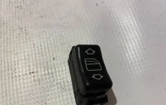 Mercedes-Benz C W202 Electric window control switch 2028205210 A2028205210