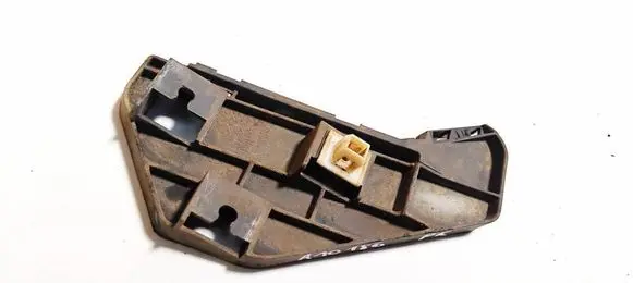 Front bumper mounting bracket