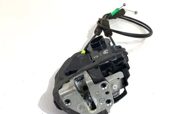 Toyota Avensis T270 Rear door lock