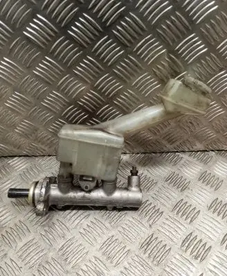 Master brake cylinder