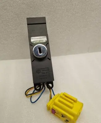 Volkswagen Touareg I Passenger airbag on/off switch 7L6919211