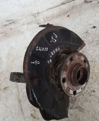 Volkswagen PASSAT B6 Front wheel hub