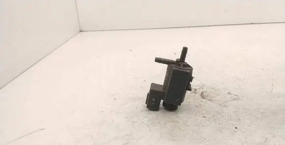 BMW 5 E39 Turbo solenoid valve 72234100 1742712 03T288