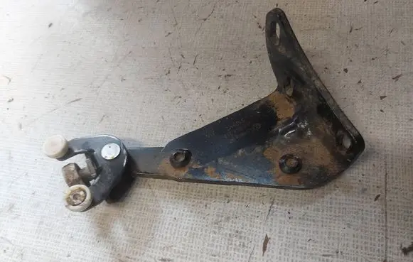 Volkswagen Transporter - Caravelle T6 Sliding door lower roller guide/hinge 7E0843398