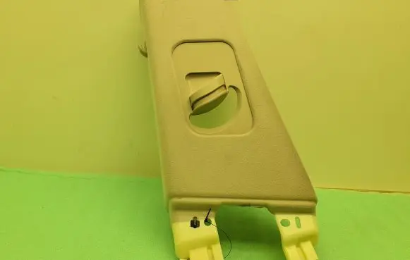 Maserati Levante (B) pillar trim (top) 670040368 6700622050
