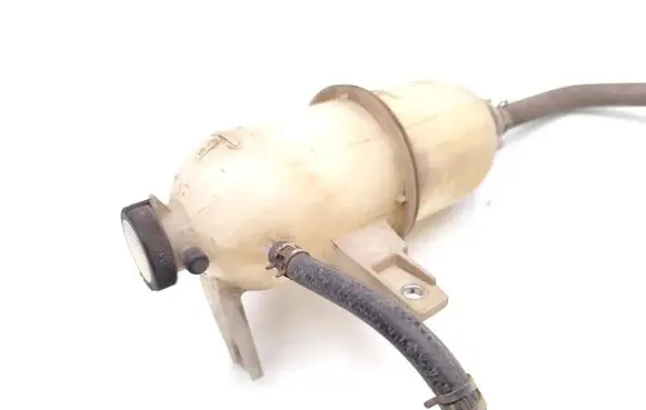 Toyota Hilux (AN10, AN20, AN30) Coolant expansion tank/reservoir