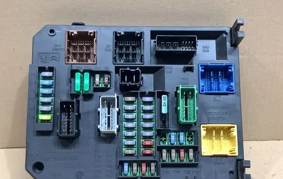 Peugeot 508 Fuse module 9806687980 A2C53383165