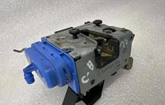 Audi A3 S3 8P Rear door lock 8D0839016A