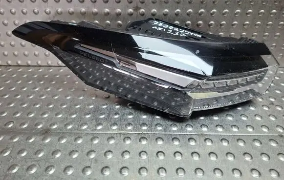 Peugeot 308 Rear/tail lights S27639237 9835299480