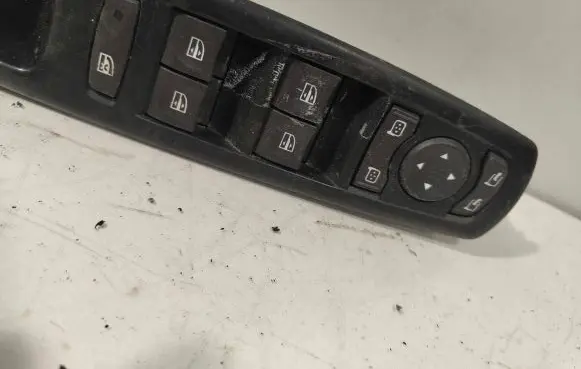 Renault Megane III Electric window control switch 809610017R 4023146