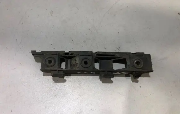 Volkswagen PASSAT B6 Front bumper mounting bracket