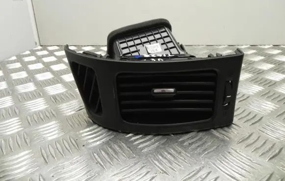 Rear air vent grill