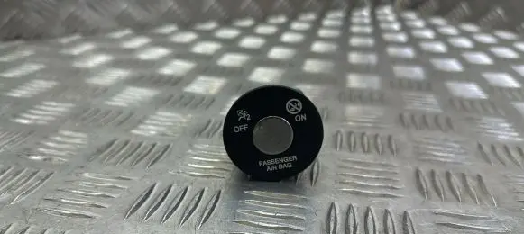 KIA Sportage Passenger airbag on/off switch 