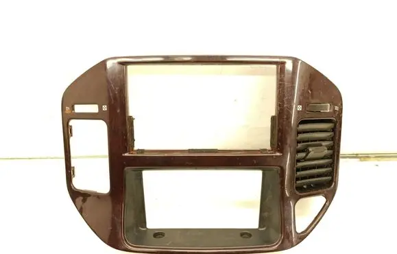 Mitsubishi Pajero Radio/GPS head unit trim MR456373
